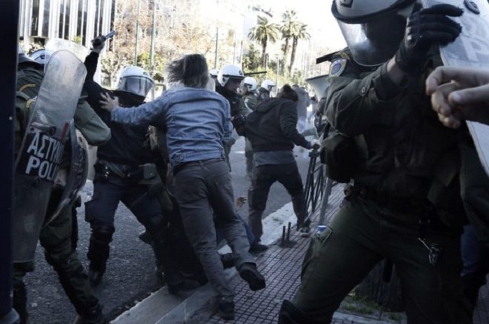 Greece debt crisis: Scuffles at pension reforms protest